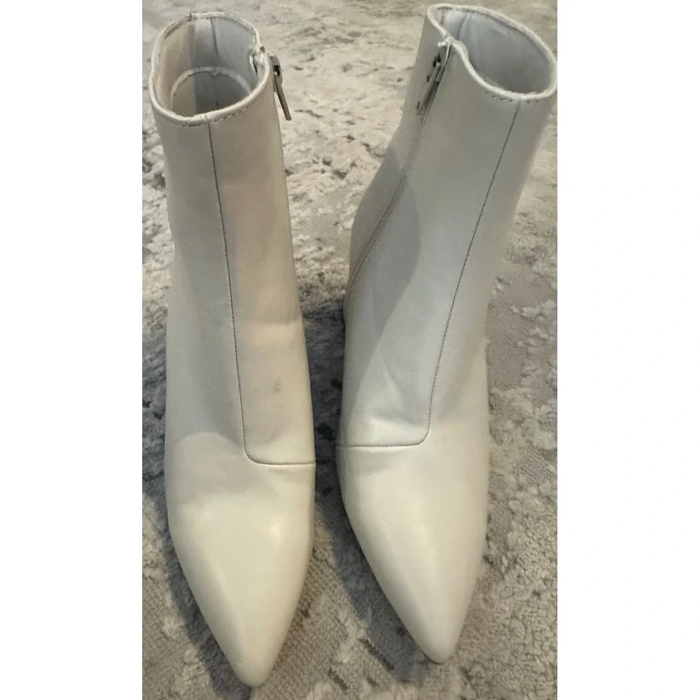 Sugar SGR NIGHTLIFE White Faux Leather Pointed Toe Heel Ankle Boots Womens 6.5 M